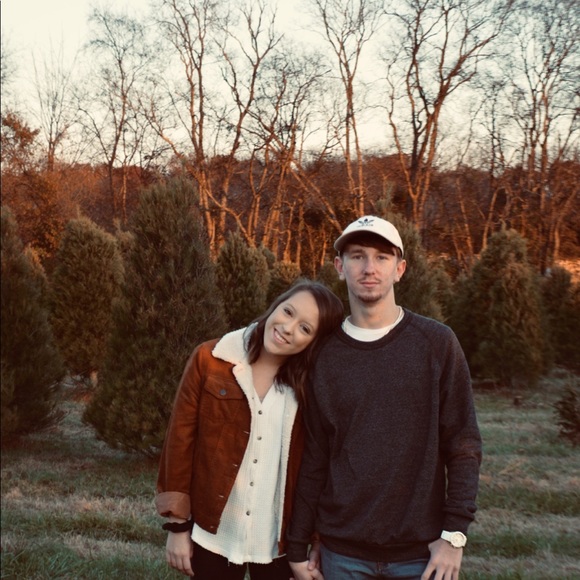 Meet your Posher, Mikayla - Picture 1 of 1